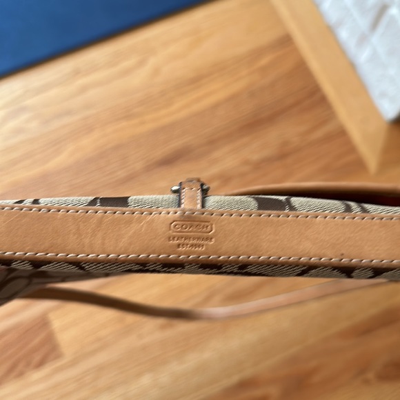 Coach purse - Picture 6 of 8